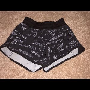 Patterned lululemon shorts size 4